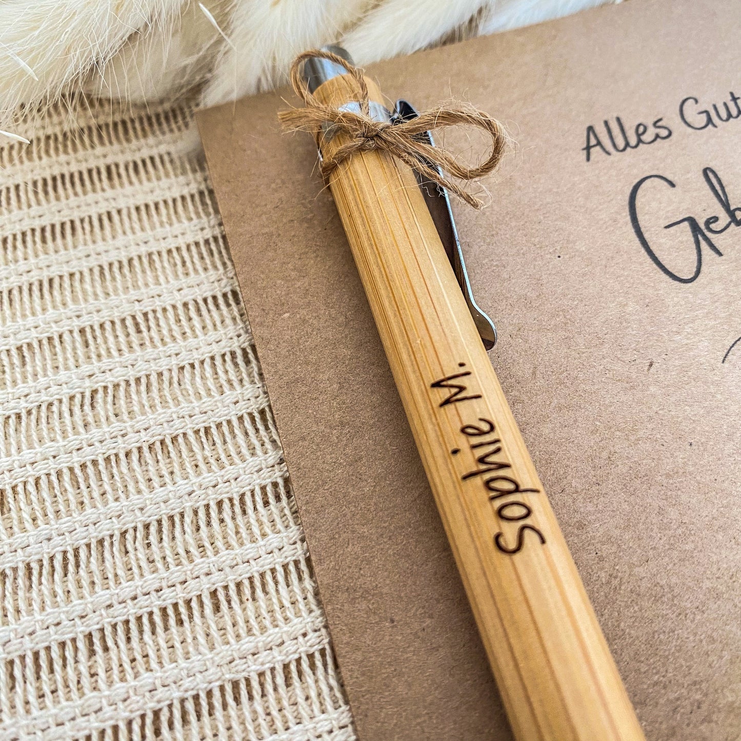 Personalisierter Kugelschreiber mit Namen I Geburtstagsgeschenk I Gravur I Geschenkkarte mit Mini Trockenblumenstrauß