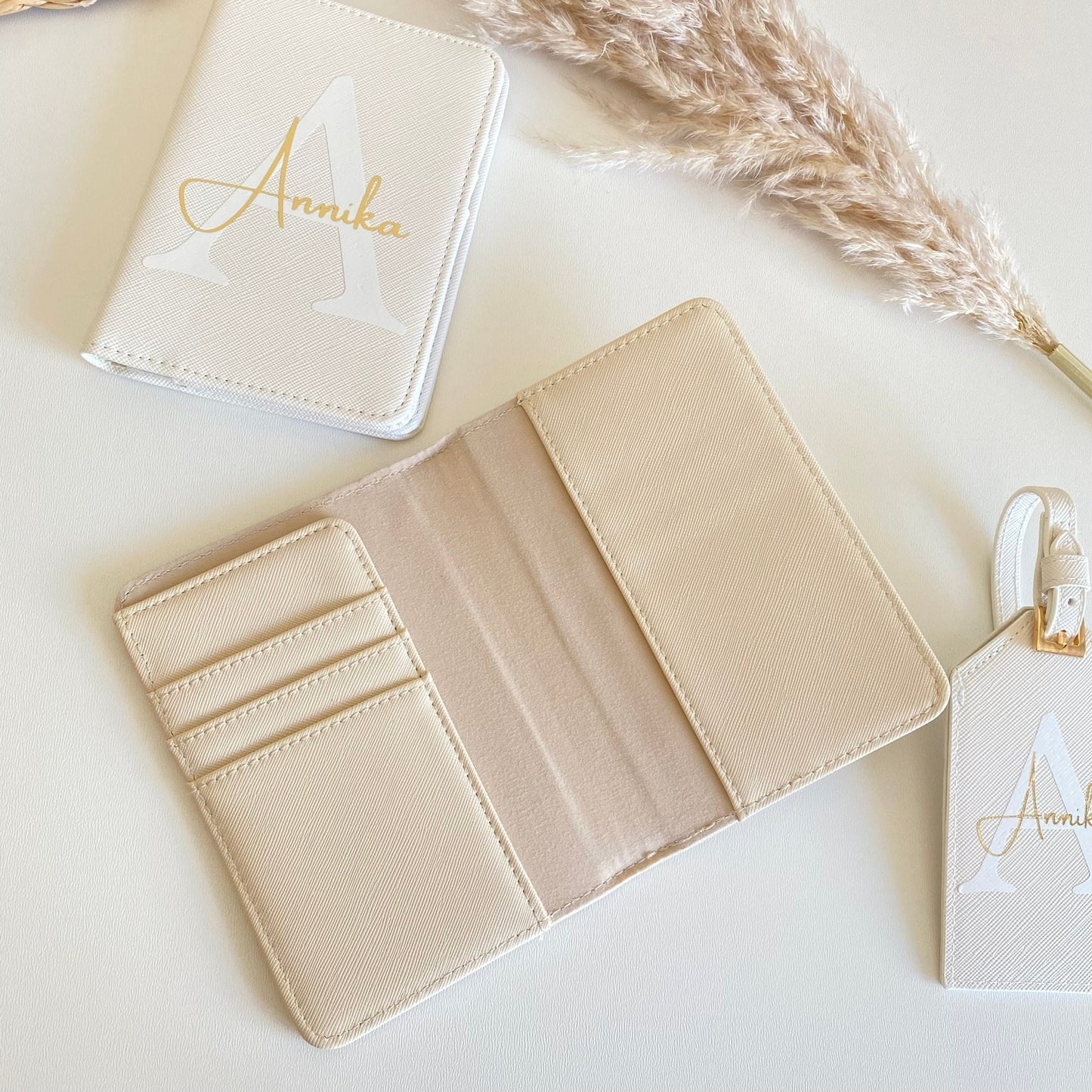 Personalisiertes Set Reisepasshülle + Kofferanhänger mit Namen Initial | Personalisiertes Geschenk Frau Mama Freundin | Reisepass | Urlaub