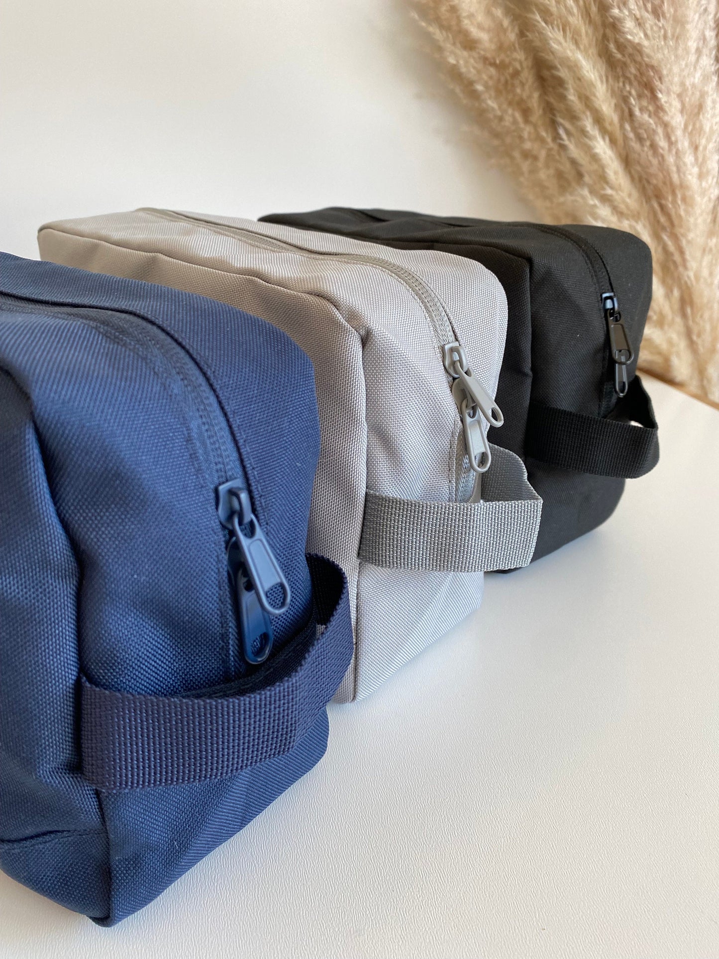 Personalisierte Kulturtasche mit Namen | Geschenkidee Männer | Herren | Mann | großer Kulturbeutel | Geschenk Papa, Oma, Bruder, Freund
