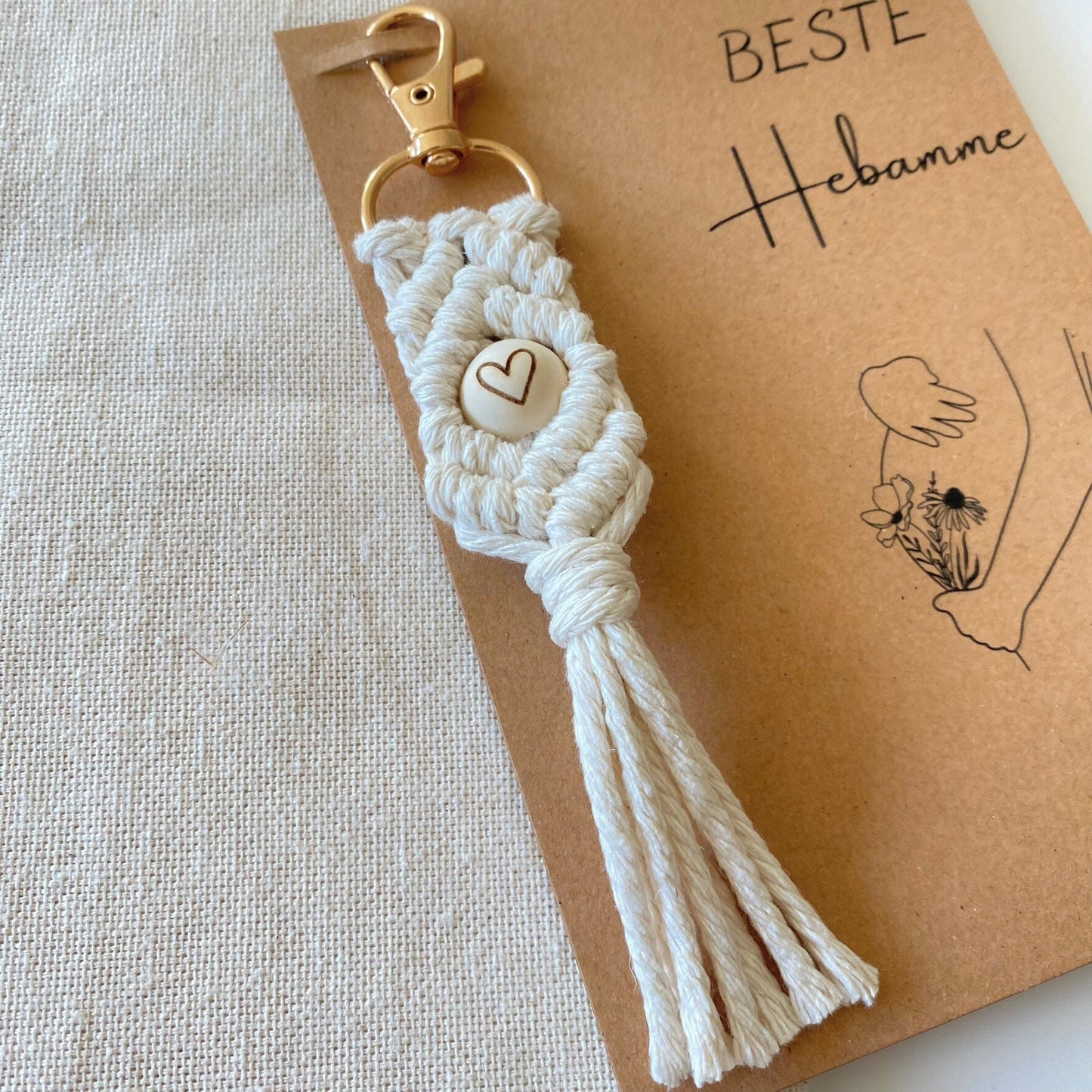 Geschenk Hebamme | Makramee Schlüsselanhänger | Geschenkkarte mit Mini Trockenblumenstrauß | Hebamme mit Herz | Schwangerschaft