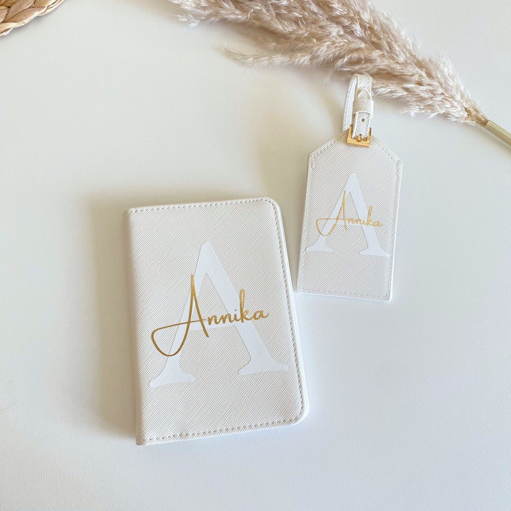 Personalisiertes Set Reisepasshülle + Kofferanhänger mit Namen Initial | Personalisiertes Geschenk Frau Mama Freundin | Reisepass | Urlaub