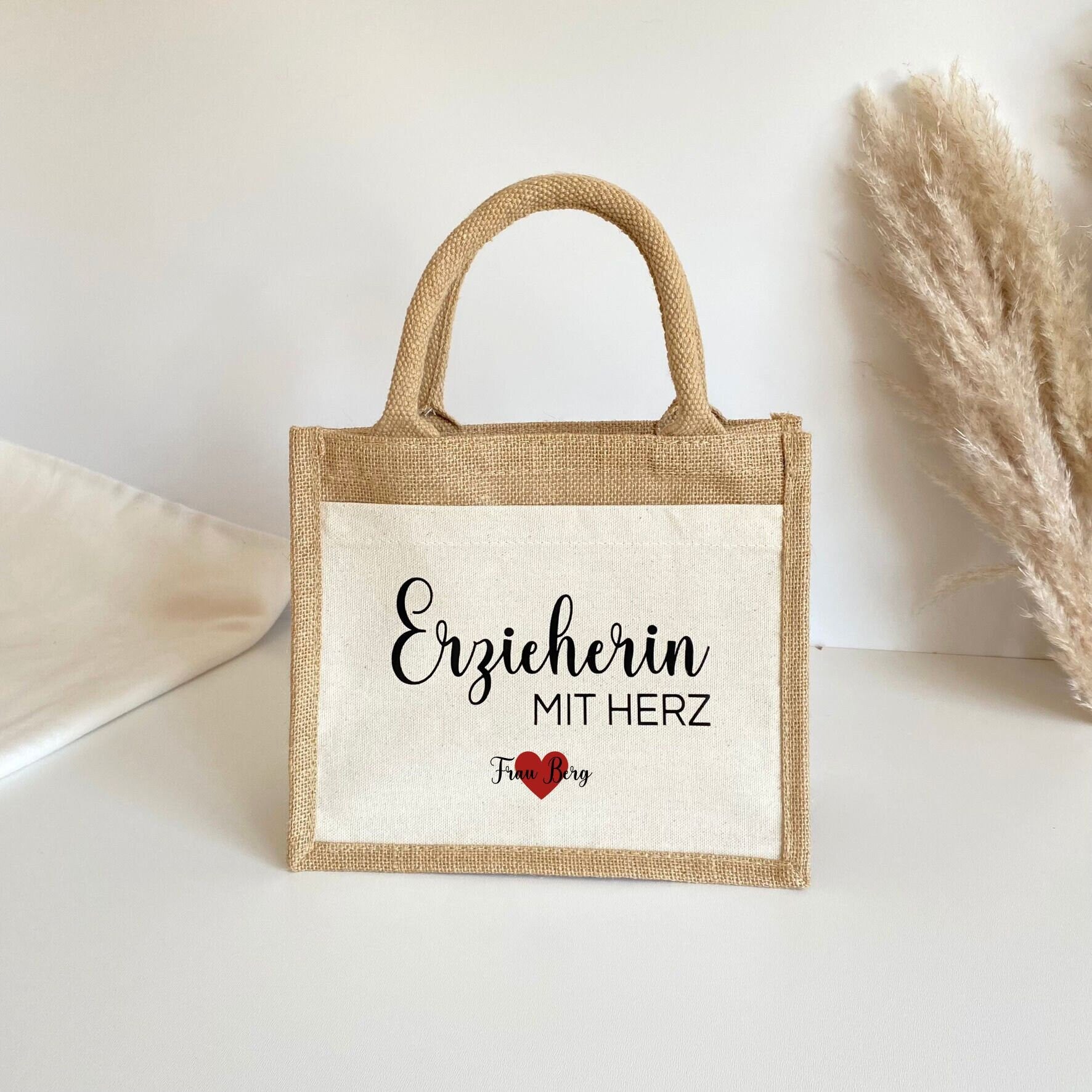 Personalisierte Jutetasche „mit Herz“ für Lehrerin und Erzieherin