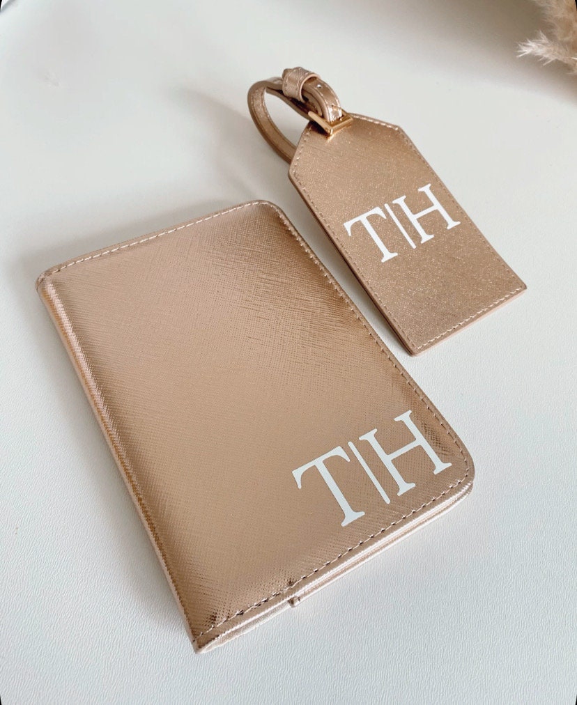 Personalisiertes Set Reisepasshülle + Kofferanhänger mit Initial | Personalisiertes Geschenk Frau Mama Freundin | Reisepass | Urlaub