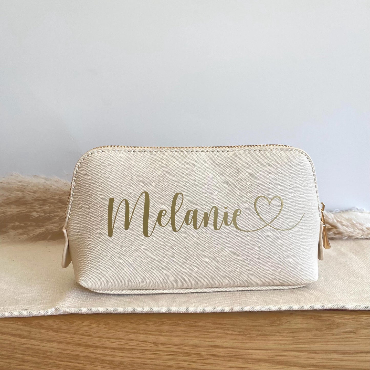 Personalisierte Kosmetiktasche aus Kunstleder mit Name und Herz