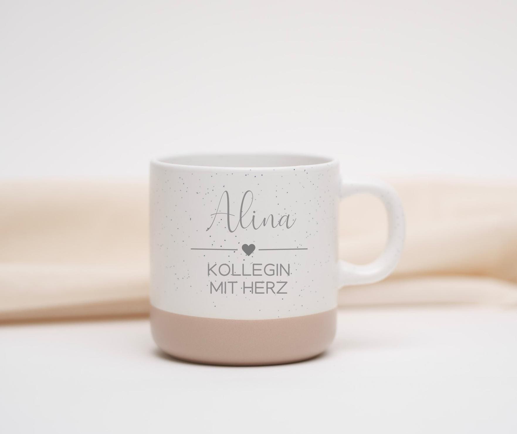 Keramiktasse Kollegin mit Herz | Geschenk für Freundin Frau| Bürogeschenk, Arbeitskollegin | Geburtstag, Tasse, Gravur Kaffee Tee Abschied