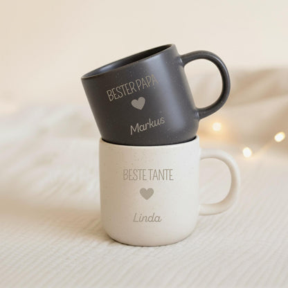 Personalisierte Keramiktasse mit Familiengravur