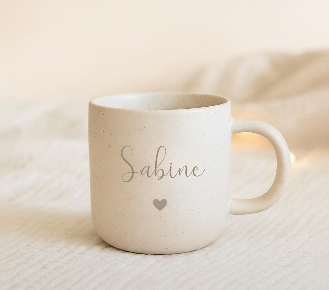 Personalisierte Keramiktasse mit Namen und Motiv