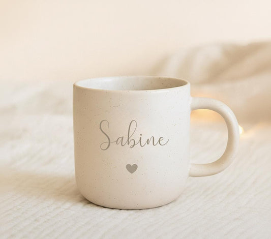 Personalisierte Keramiktasse mit Namen und Motiv