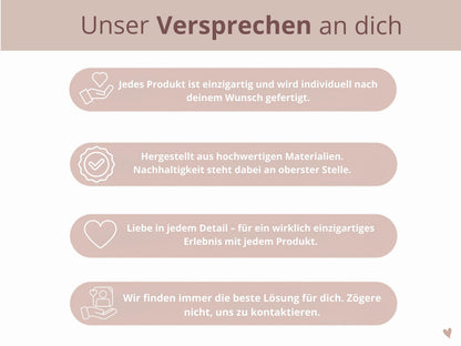 Personalisierter Kartenhalter aus Buchenholz mit Namen zur Hochzeit