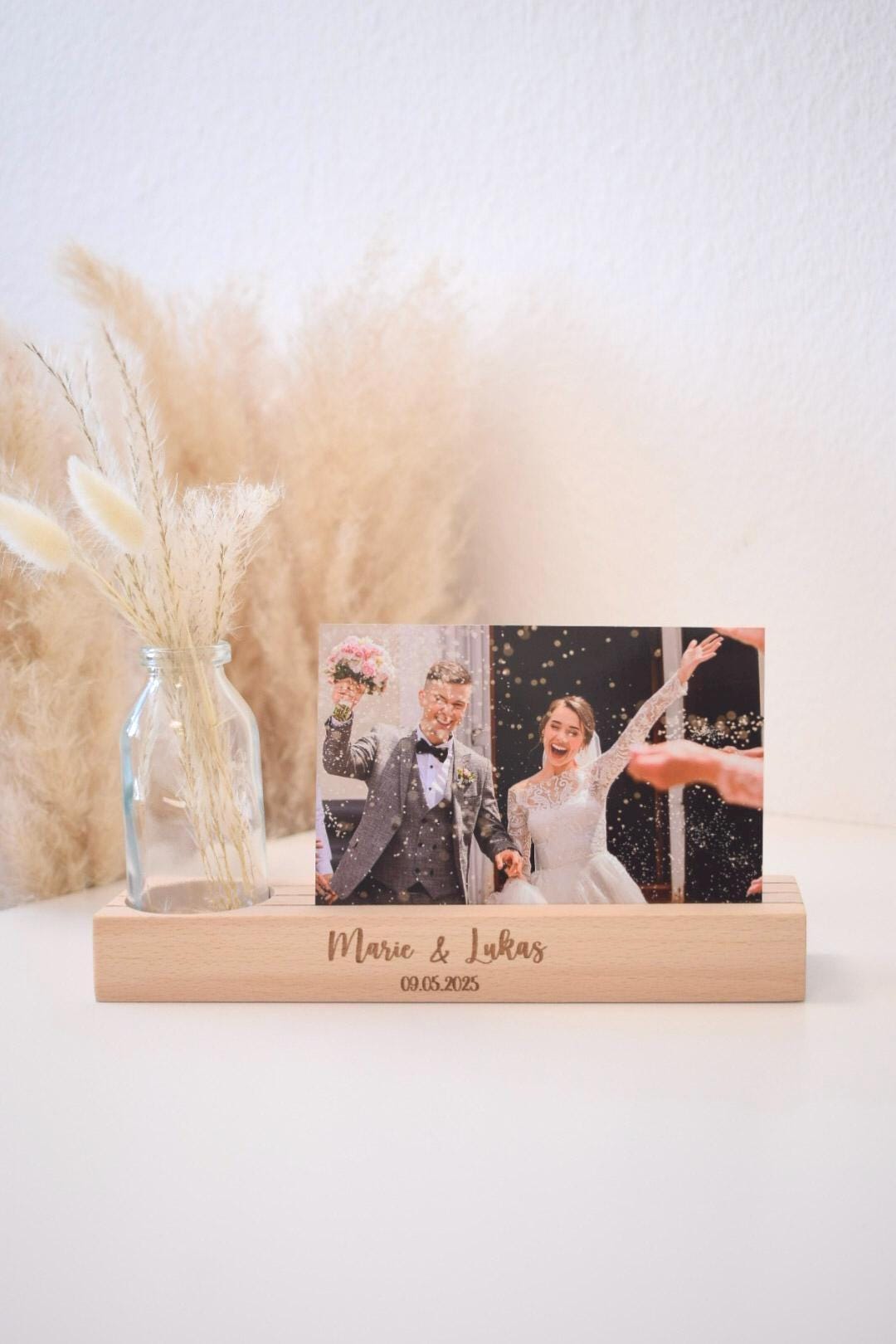 Personalisierter Kartenhalter aus Buchenholz zur Hochzeit
