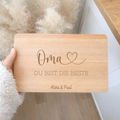 Frühstücksbrett aus Buchenholz „Oma du bist die Beste“ mit optionalen Namen
