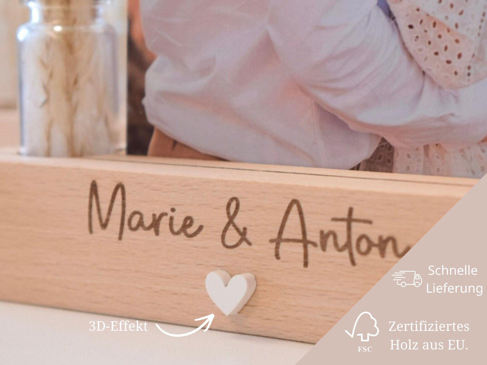 Personalisierter Kartenhalter aus Buchenholz mit Namen und Hochzeitsdatum