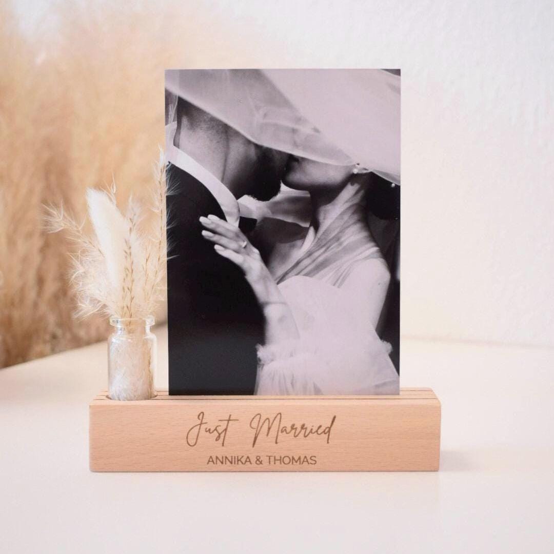 Personalisierter Kartenhalter aus Buchenholz „Just Married“ zur Hochzeit