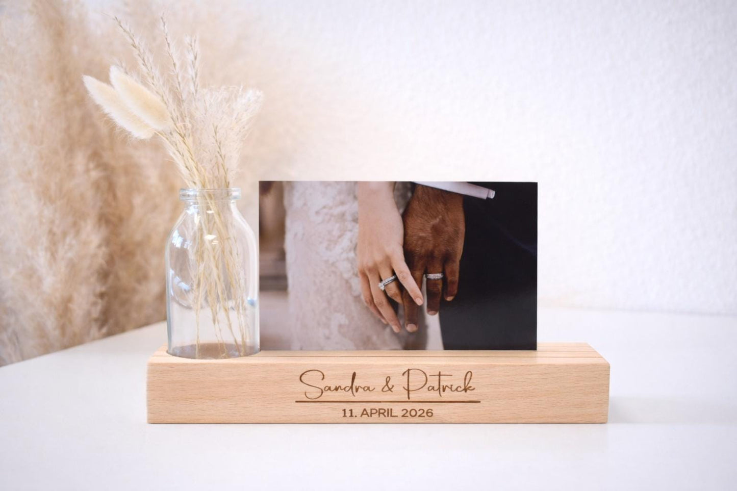 Personalisierter Kartenhalter | Hochzeitsgeschenk | Geldgeschenk | Geschenk Hochzeit Brautpaar | Fotoständer mit Gravur Namen und Datum