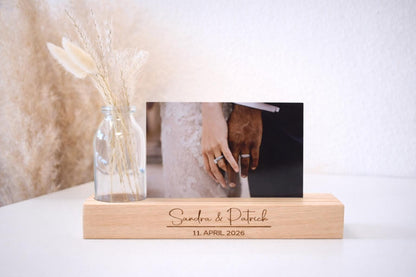 Personalisierter Kartenhalter | Hochzeitsgeschenk | Geldgeschenk | Geschenk Hochzeit Brautpaar | Fotoständer mit Gravur Namen und Datum
