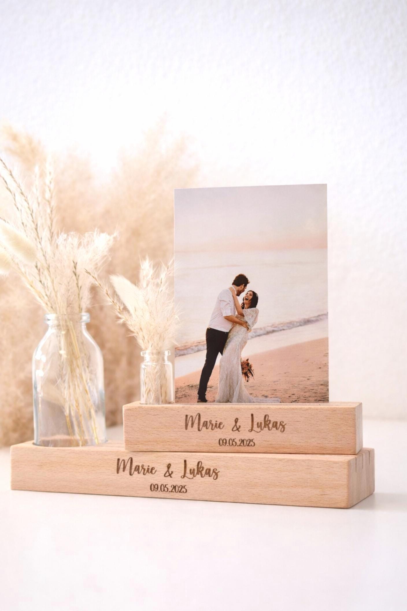 Personalisierter Kartenhalter aus Buchenholz zur Hochzeit