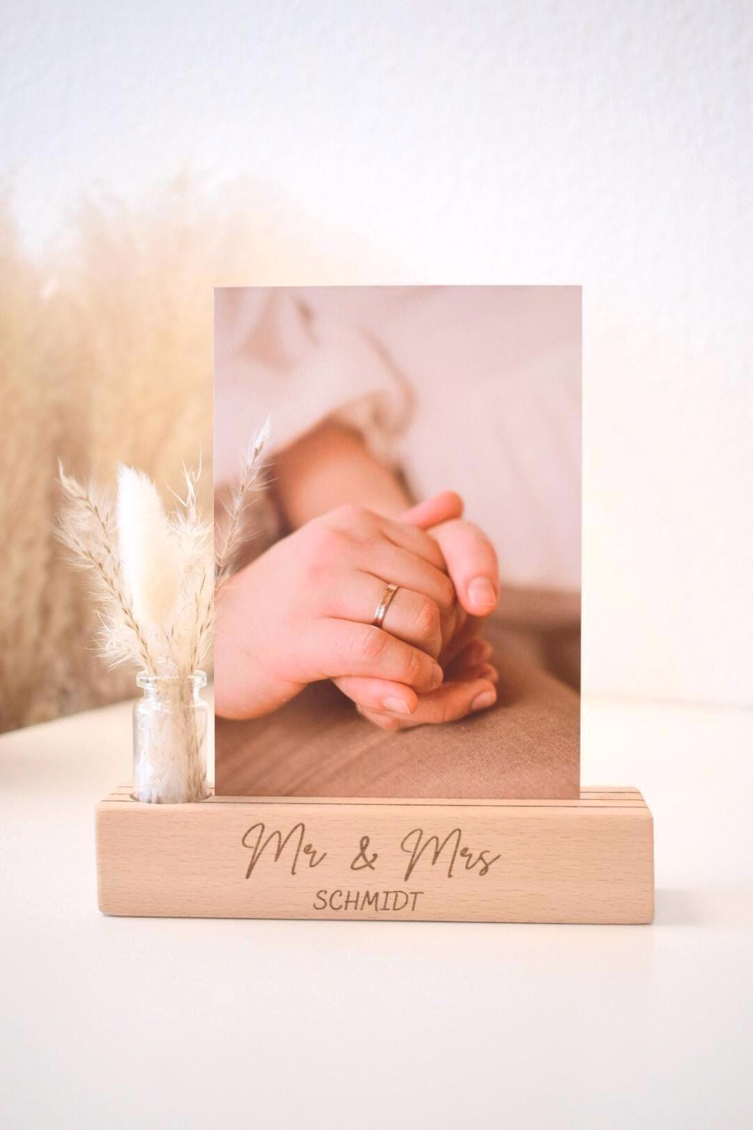 Personalisierter Kartenhalter aus Buchenholz „Mr & Mrs“ zur Hochzeit