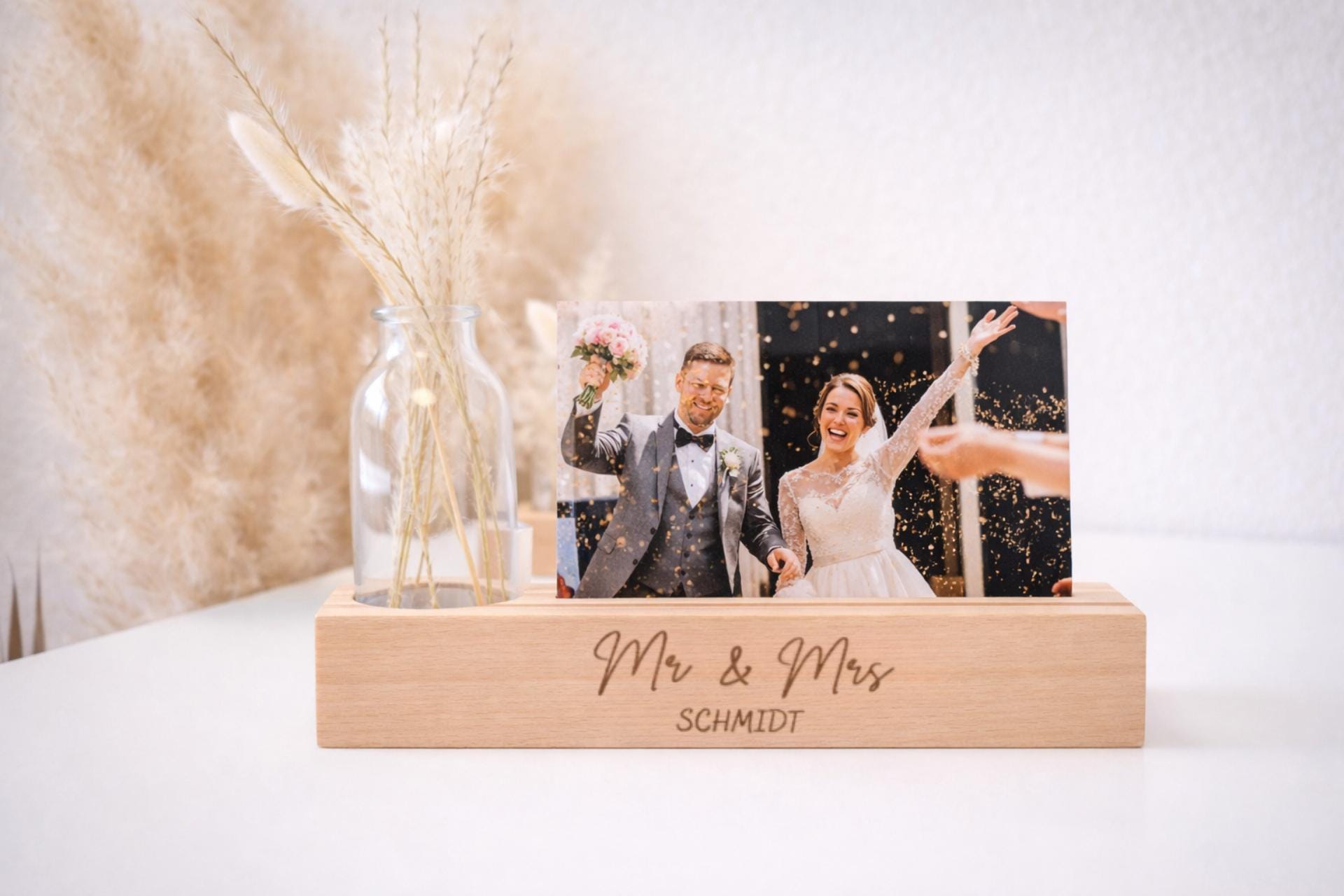 Personalisierter Kartenhalter aus Buchenholz „Mr & Mrs“ zur Hochzeit