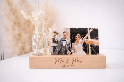 Personalisierter Kartenhalter aus Buchenholz „Mr & Mrs“ zur Hochzeit