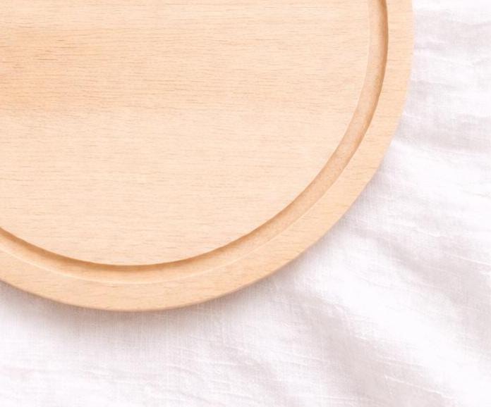 Personalisiertes rundes Schneidebrett „Just Married“ mit Namen und Hochzeitsdatum