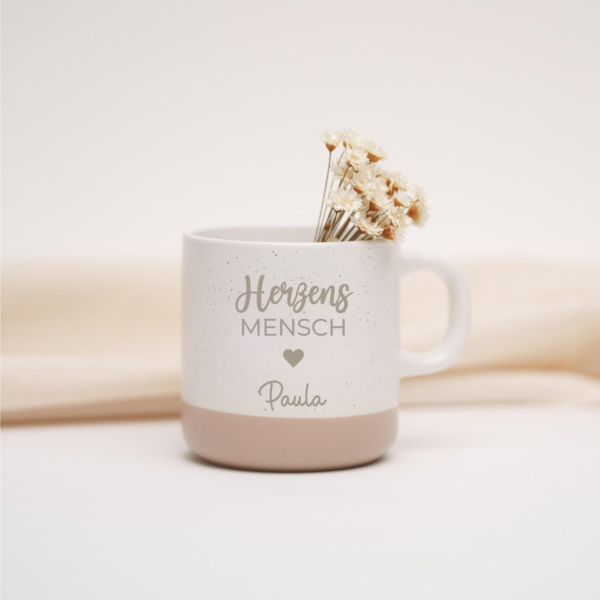 Personalisierte Tasse „Herzensmensch“ mit Name – Produktansicht 2