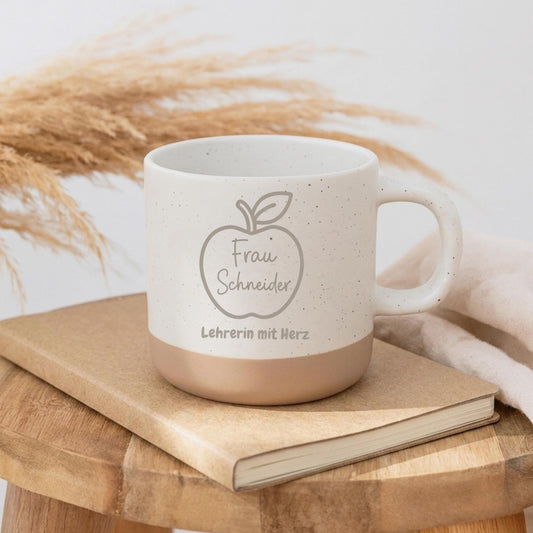 Personalisierte Keramiktasse „Lehrerin mit Herz“