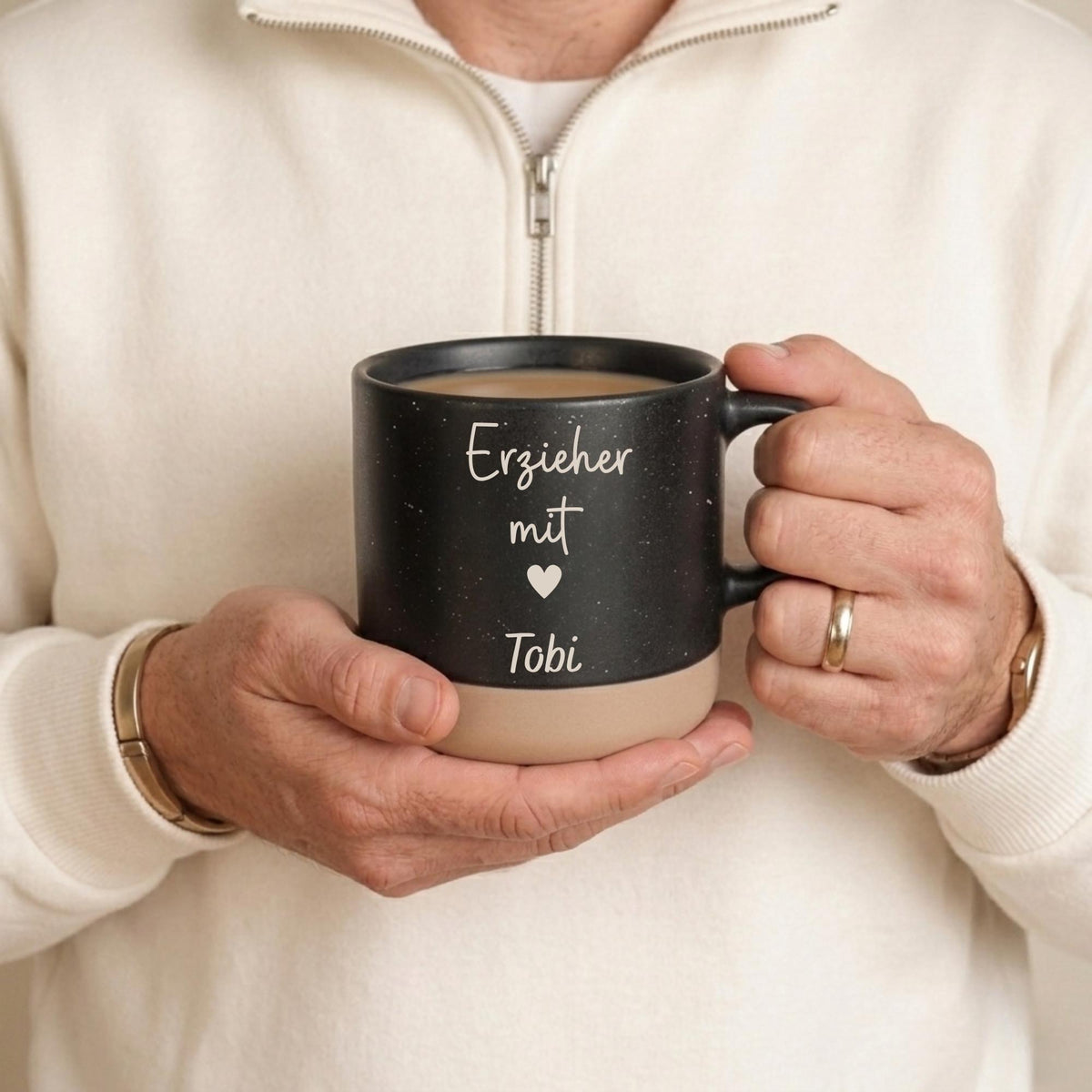 Personalisierte Tasse „Erzieherin mit Herz“, 360 ml – Produktansicht 3
