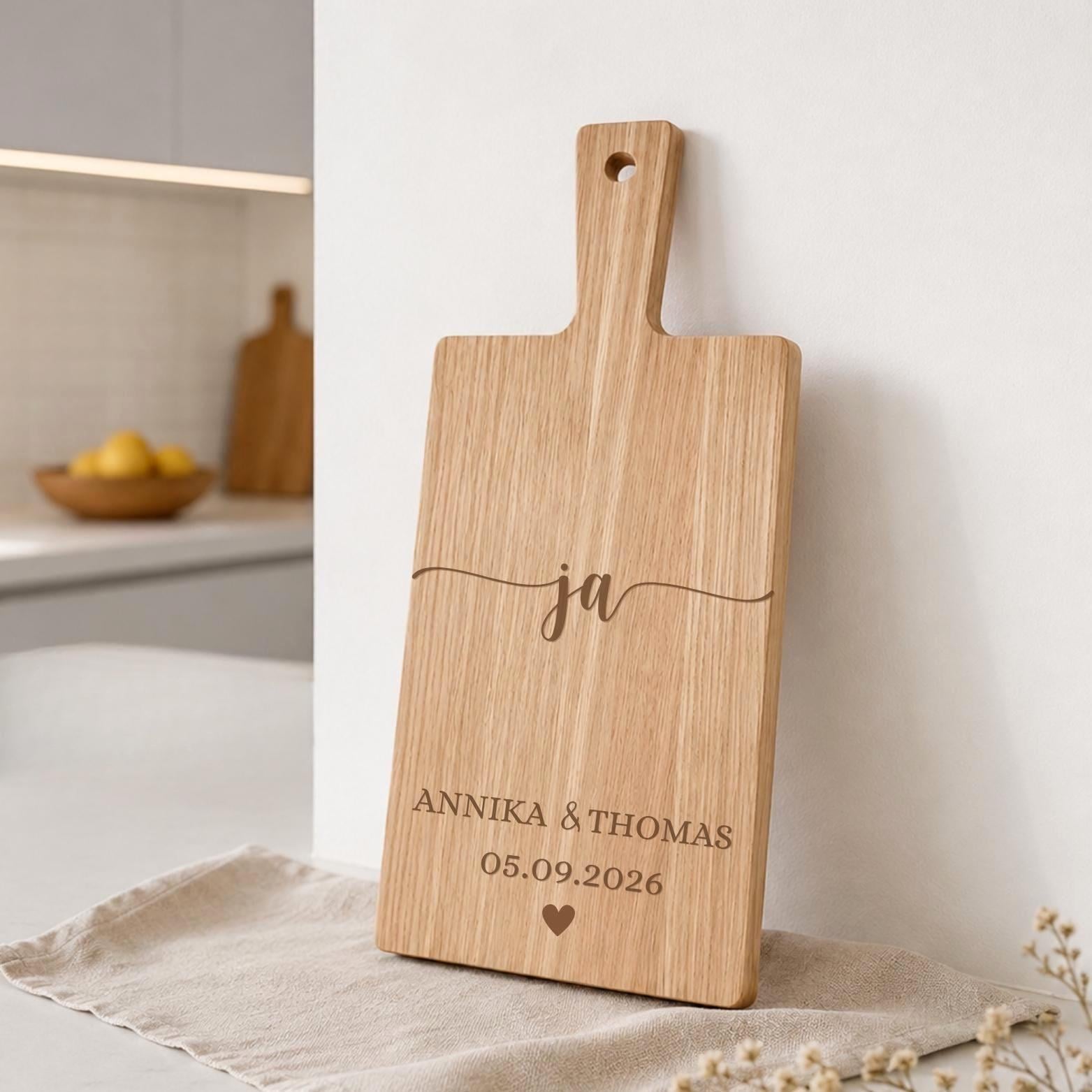 Personalisiertes Schneidebrett | Hochzeitsgeschenk mit Namen & Datum | Geschenk für das Brautpaar | Holzbrett