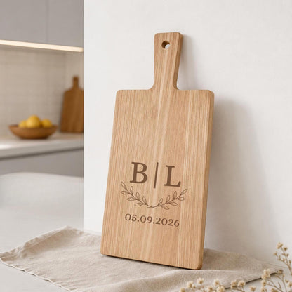 Schneidebrett mit Initialen | Personalisiertes Hochzeitsgeschenk | Monogramm Brautpaar | Geschenk zur Hochzeit | Holzbrett mit Datum