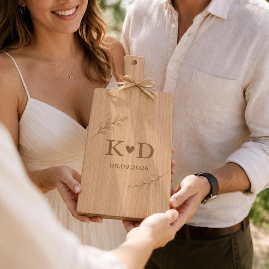 Personalisiertes Hochzeitsgeschenk | Schneidebrett mit Initialen | Monogramm Brautpaar | Geschenk zur Hochzeit | Holzbrett mit Datum