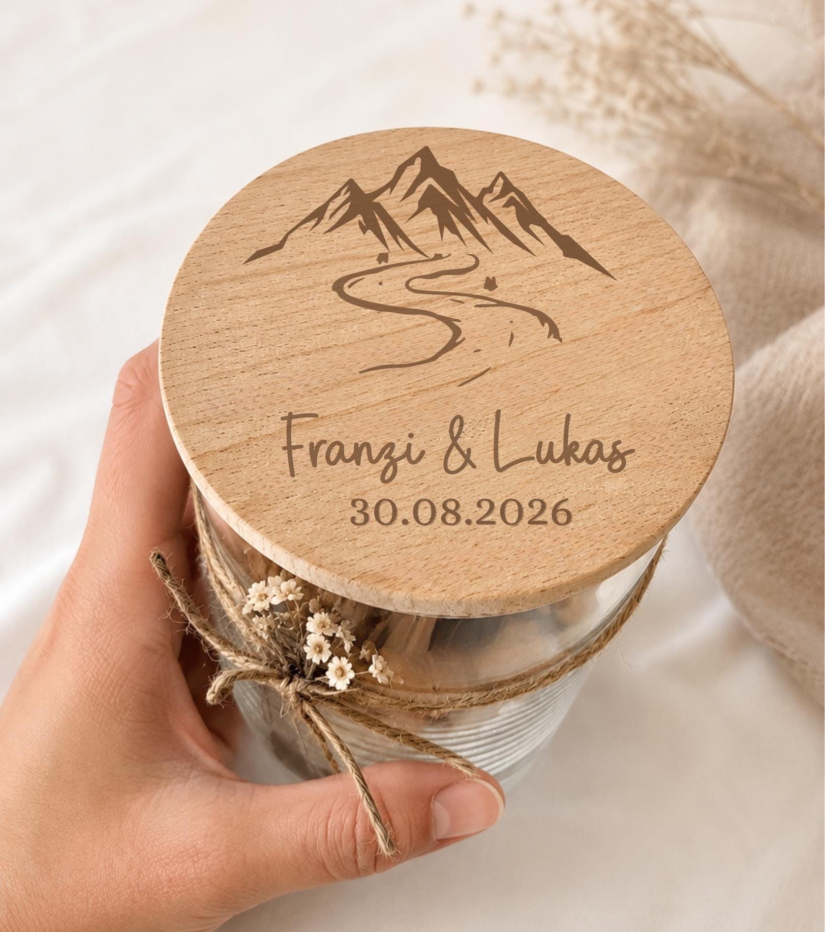 Personalisiertes Vorratsglas mit Bergmotiv zur Hochzeit