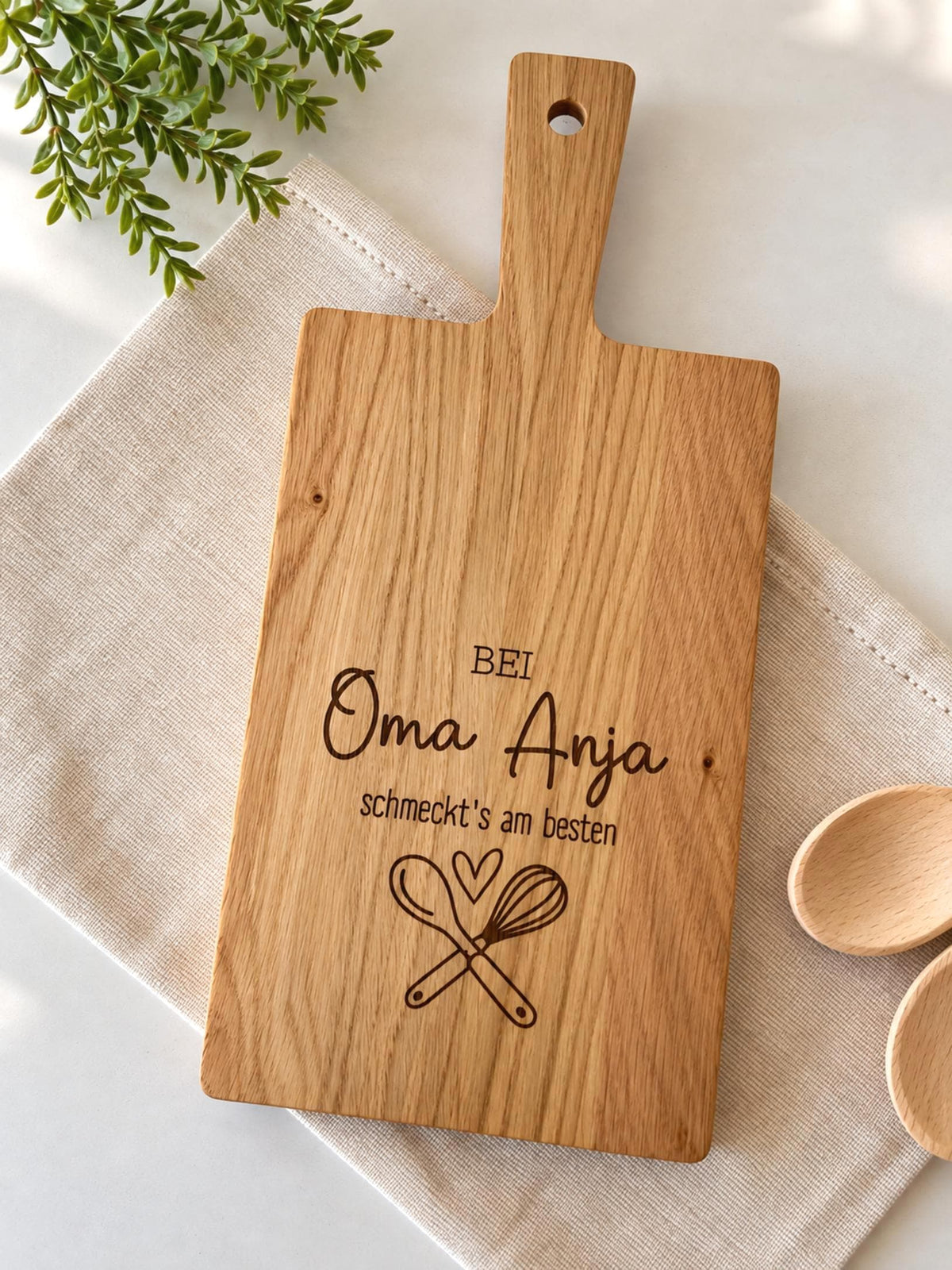 Schneidebrett für Oma „Bei Oma schmeckt’s am besten“ – Produktansicht 2