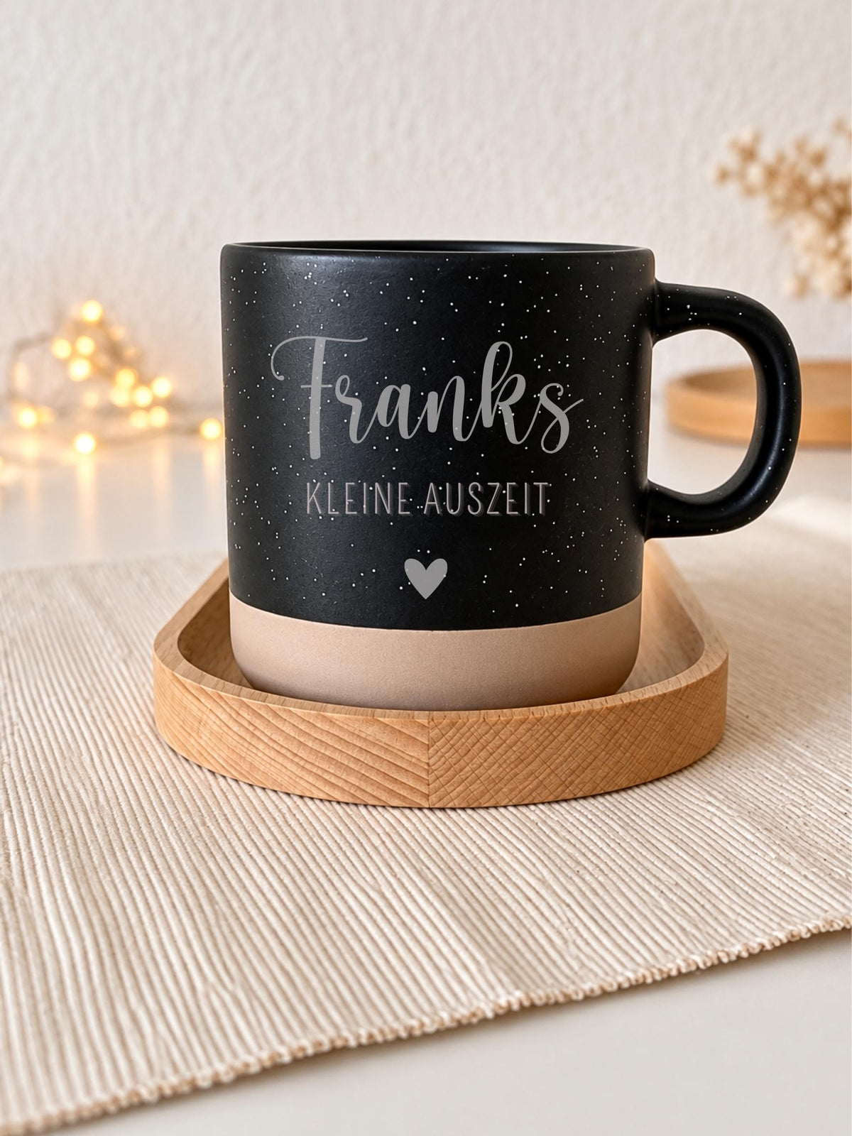 Personalisierte Tasse „Kleine Auszeit“ mit Name – Produktansicht 2