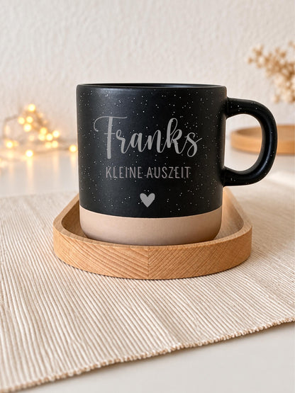Personalisierte Tasse „Kleine Auszeit“ mit Name – Produktansicht 2