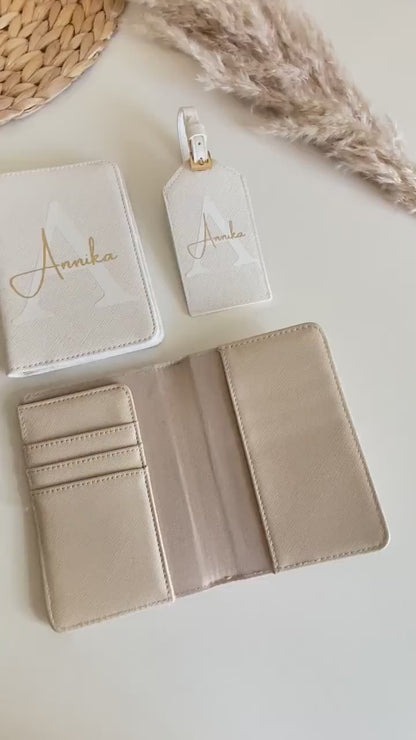 Personalisiertes Set Reisepasshülle + Kofferanhänger mit Namen Initial | Personalisiertes Geschenk Frau Mama Freundin | Reisepass | Urlaub